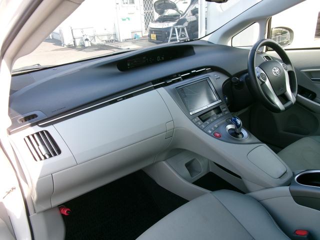 プリウス Ｇツーリングセレクション　禁煙車　純正ナビ　フルセグ　バックカメラ　Ｂｌｕｅｔｏｏｔｈ　電格ミラー　ＬＥＤヘッドライト　フォグランプ　ヘッドライトウォッシャー　１７インチ純正アルミホイール（7枚目）