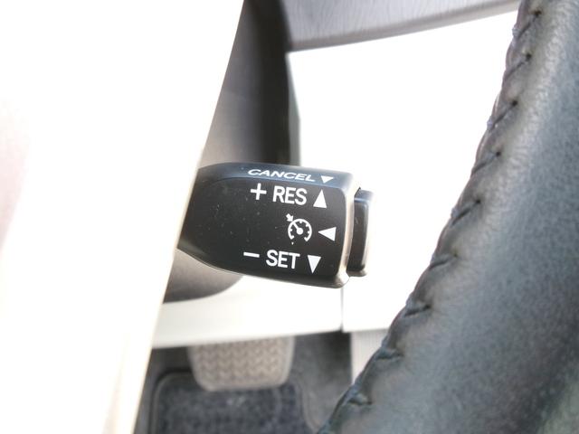 プリウス Ｇツーリングセレクション　禁煙車　純正ナビ　フルセグ　バックカメラ　Ｂｌｕｅｔｏｏｔｈ　電格ミラー　ＬＥＤヘッドライト　フォグランプ　ヘッドライトウォッシャー　１７インチ純正アルミホイール（11枚目）