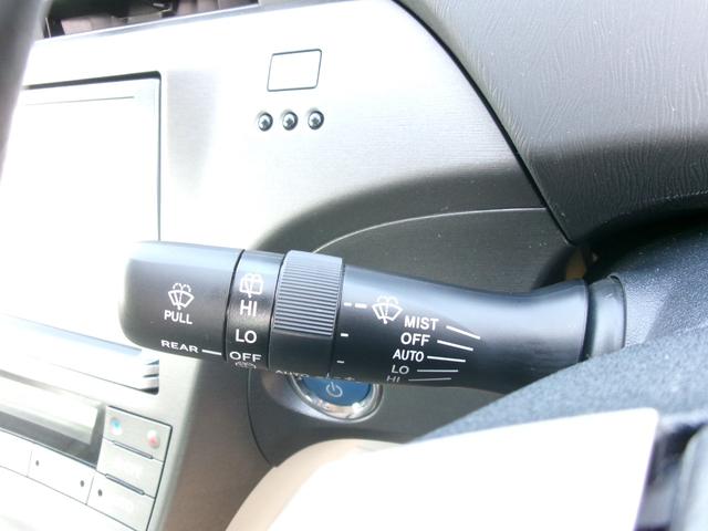 プリウス Ｇツーリングセレクション　禁煙車　純正ナビ　フルセグ　バックカメラ　Ｂｌｕｅｔｏｏｔｈ　電格ミラー　ＬＥＤヘッドライト　フォグランプ　ヘッドライトウォッシャー　１７インチ純正アルミホイール（12枚目）