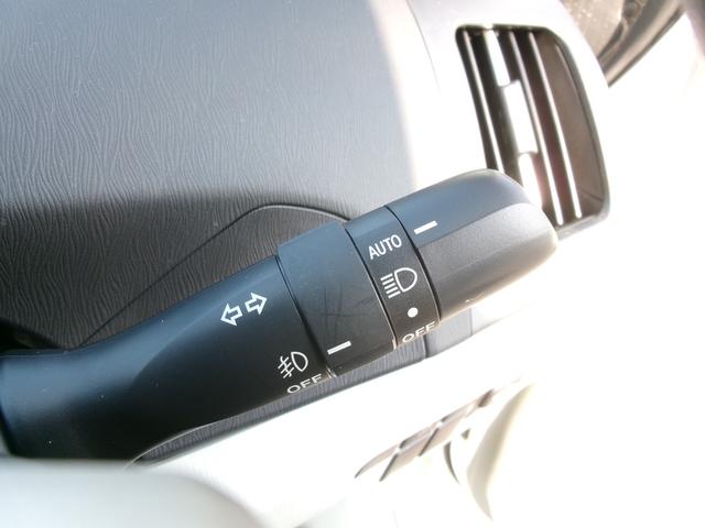 プリウス Ｇツーリングセレクション　禁煙車　純正ナビ　フルセグ　バックカメラ　Ｂｌｕｅｔｏｏｔｈ　電格ミラー　ＬＥＤヘッドライト　フォグランプ　ヘッドライトウォッシャー　１７インチ純正アルミホイール（13枚目）