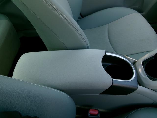 プリウス Ｇツーリングセレクション　禁煙車　純正ナビ　フルセグ　バックカメラ　Ｂｌｕｅｔｏｏｔｈ　電格ミラー　ＬＥＤヘッドライト　フォグランプ　ヘッドライトウォッシャー　１７インチ純正アルミホイール（24枚目）