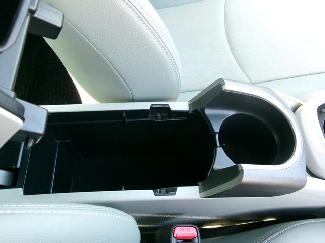 プリウス Ｇツーリングセレクション　禁煙車　純正ナビ　フルセグ　バックカメラ　Ｂｌｕｅｔｏｏｔｈ　電格ミラー　ＬＥＤヘッドライト　フォグランプ　ヘッドライトウォッシャー　１７インチ純正アルミホイール（25枚目）
