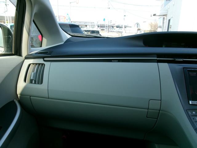 プリウス Ｇツーリングセレクション　禁煙車　純正ナビ　フルセグ　バックカメラ　Ｂｌｕｅｔｏｏｔｈ　電格ミラー　ＬＥＤヘッドライト　フォグランプ　ヘッドライトウォッシャー　１７インチ純正アルミホイール（26枚目）