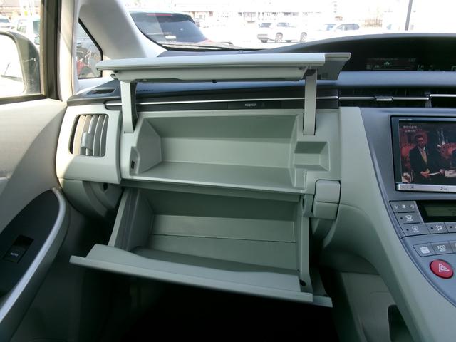 プリウス Ｇツーリングセレクション　禁煙車　純正ナビ　フルセグ　バックカメラ　Ｂｌｕｅｔｏｏｔｈ　電格ミラー　ＬＥＤヘッドライト　フォグランプ　ヘッドライトウォッシャー　１７インチ純正アルミホイール（27枚目）