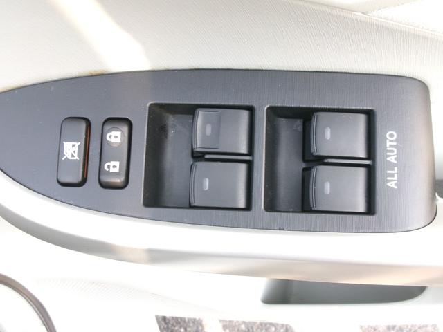 プリウス Ｇツーリングセレクション　禁煙車　純正ナビ　フルセグ　バックカメラ　Ｂｌｕｅｔｏｏｔｈ　電格ミラー　ＬＥＤヘッドライト　フォグランプ　ヘッドライトウォッシャー　１７インチ純正アルミホイール（29枚目）