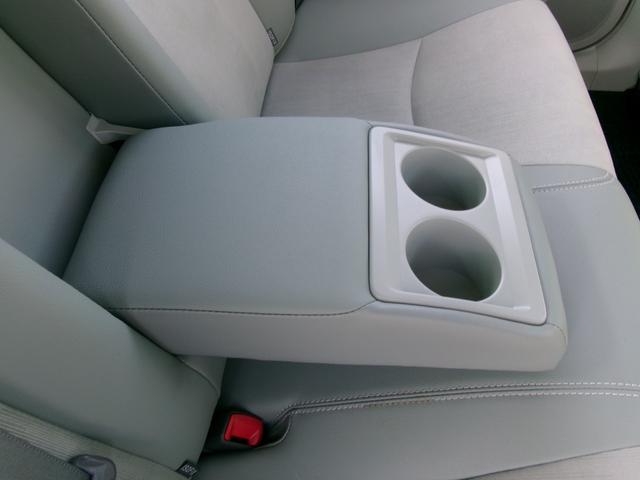 プリウス Ｇツーリングセレクション　禁煙車　純正ナビ　フルセグ　バックカメラ　Ｂｌｕｅｔｏｏｔｈ　電格ミラー　ＬＥＤヘッドライト　フォグランプ　ヘッドライトウォッシャー　１７インチ純正アルミホイール（35枚目）