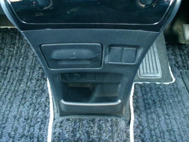 ヴォクシー ＺＳ　煌ＩＩ　ワンオーナー　禁煙車　モデリスタフルエアロ　アルパイン９インチナビ　フルセグ　Ｂｌｕｅｔｏｏｔｈ　バックカメラ　後席モニター　オートライト　ＬＥＤ　オートライト　両側電動スライド　ＥＴＣ　スマートキー（17枚目）