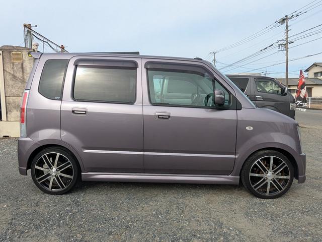 ���X�ɂĂ��Ԃ��w�����������q�l�ւ́A���w���T�[�r�X�Ƃ��āA�{�f�B���K���X�ɝ����R�[�e�B���O���{�H���Ĕ[�Ԃ����Ē����܂��I�����ɃG���W���I�C�����I�C���G�������g�����������Ē����܂���