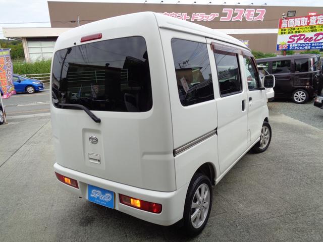 ハイゼットカーゴ クルーズ　・当店買取・車検整備付き・４ＷＤ（切り替え式）・全席パワーウインドウ・４ＡＴ（オーバードライブ付き）・ハイルーフ・ＣＤデッキ・２スピーカー・キーレスリモコン・オーバーヘッドコンソール・電動格納ミラー（6枚目）