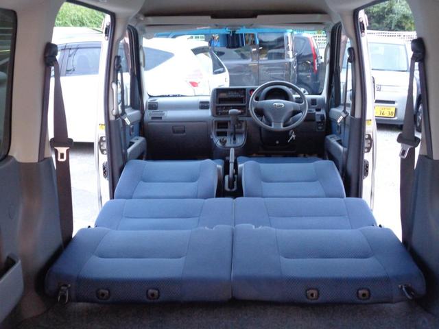 ハイゼットカーゴ クルーズ　・当店買取・車検整備付き・４ＷＤ（切り替え式）・全席パワーウインドウ・４ＡＴ（オーバードライブ付き）・ハイルーフ・ＣＤデッキ・２スピーカー・キーレスリモコン・オーバーヘッドコンソール・電動格納ミラー（23枚目）