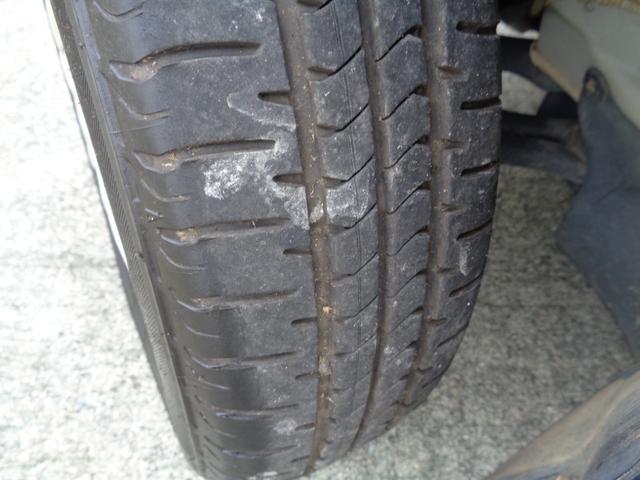 ハイゼットカーゴ クルーズ　・当店買取・車検整備付き・４ＷＤ（切り替え式）・全席パワーウインドウ・４ＡＴ（オーバードライブ付き）・ハイルーフ・ＣＤデッキ・２スピーカー・キーレスリモコン・オーバーヘッドコンソール・電動格納ミラー（64枚目）