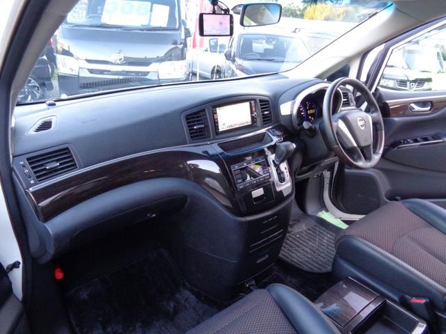 エルグランド ２５０ハイウェイスターアーバンクロム　・当店買取・車検整備付・２オーナー・車庫保管・禁煙車・両側パワスラ・純正ＳＤナビ・バックカメラ・フルセグ・ＥＴＣ・合皮ハーフレザーシート・オットマン・フルエアロ・ＨＩＤヘッドライト・コンビステアリング（11枚目）