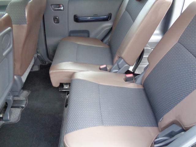 ���A�V�[�g�́A�Ɨ��ŃX���C�h���܂��B���ו��ɍ��킹�ă��Q�b�W���L���g���܂����A�㕔���Ȃ̂��q�l�ɑO�Ȃ���͂��悤�ɂ��ł��܂��B