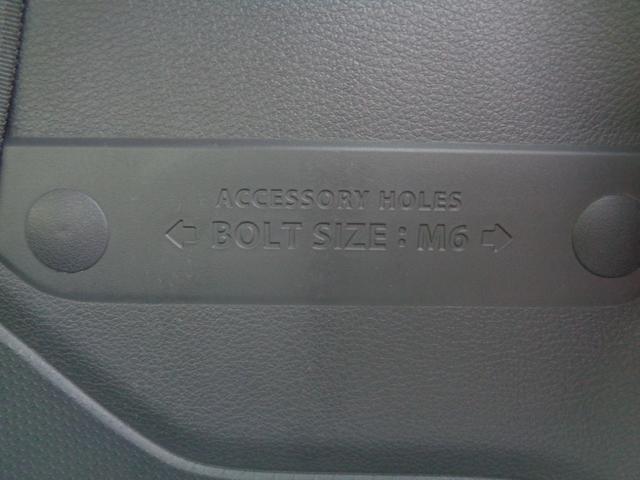 �n�X���[�ɂ́A�֗��ȁu�A�N�Z�T���[�z�[���v�������p�ӂ���Ă��܂��B�����́A���[�U�[�����R�ɋ@���ǉ�������A�C���e���A�����I�ɃA�����W�����肷�邽�߂̔z��������t���X�y�[�X�ł��B