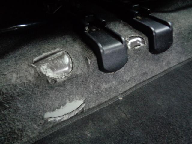 ��ȉ��̃J�[�y�b�g���j��Ă��܂��B�`���C���h�V�[�g�̌Œ����̐ՂƎq���̂������Ղł��B