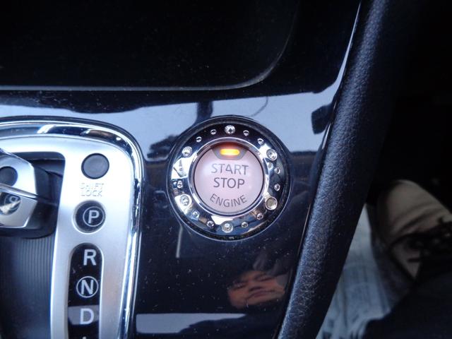 �v�b�V���X�^�[�g�́A�u���[�L�y�_�����������蓥�ݍ��񂾏�ԂŃv�b�V���X�^�[�g�X�C�b�`�����������ŃG���W�����n�������邱�Ƃ��ł��܂��B�X�}�[�g�L�[���g���̂ŁA����}�����ޕK�v������܂���B