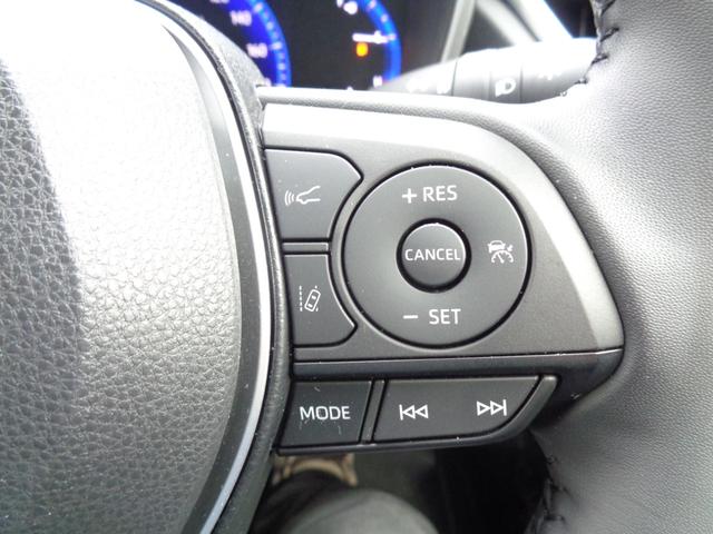 �N���[�Y�R���g���[���͎����Ԃ̉^�]��⏕���鑕�u�ŁA�A�N�Z���y�_���𓥂ݑ����Ȃ��Ă��ݒ肵�����x���ێ����đ��s�ł���@�\�ł��B�����Ԃ̏��q���s���Ɏg���^�]���̔�J�̌y���A�R��̌���ɖ��ɗ����܂��B