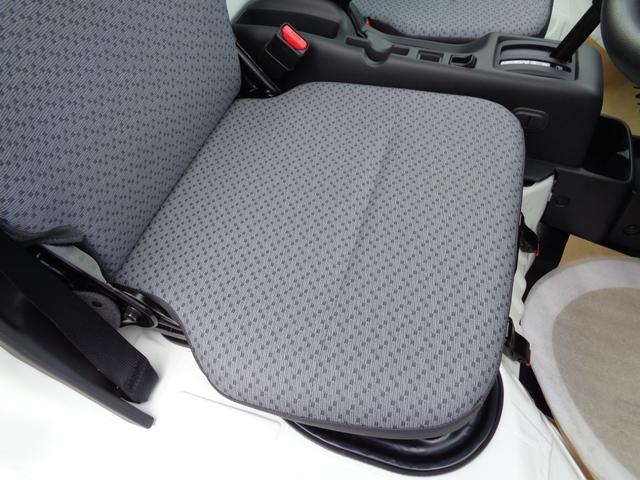 クリッパートラック DX セーフティパッケージ ・当店新車仕入れ・現行車・届出済未使用車・追突防止・車線逸脱警報・前後踏み間違え抑制・エアコン・パワステ・パワーウインドウ・前後障害物ソナー・5MT・LEDヘッドライト・オートライト・ラジオ・(11枚目)