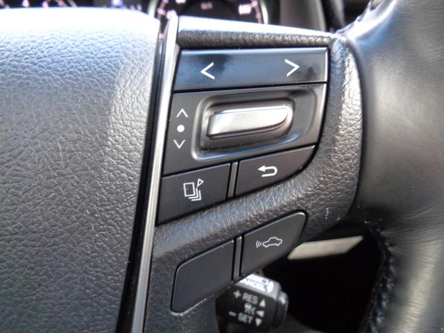 ���₷�����[�^�[�p�l���ŗl�X�ȏ���\�����܂��B�X�e�A�����O�̃X�C�b�`�ŕ\���ؑւ������Ȃ��܂��B