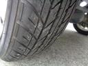 タイヤの残り溝は5部山程度です。