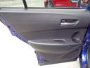 後席ドア、ドア下部に収納スペースがあります。ドリンクホルダーとして使えます。