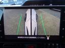走行中(低速)にカメラボタンを押すと左右や前方が確認できます。すれ違いや駐車、幅寄せに便利です。