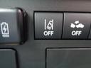 LDW(車線逸脱警報)メーター内の表示および、ブザー音で車線からの「はみ出し」を警報します。