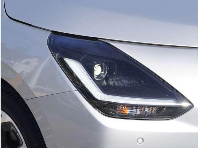 スイフト ハイブリッドＭＺ　純正ナビ　全方位モニター　地デジＴＶ　ＥＴＣ　エアバック　アルミホイル　バックアイカメラ　クリアランスソナー　フルセグＴＶ　ＬＥＤライト　ナビＴＶ　スマートキー　メモリーナビ　Ｓヒーター　キーレス（15枚目）