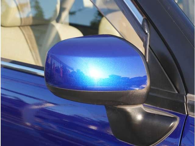 電動格納ミラー付いてるので運転席からミラーの開閉ができます。