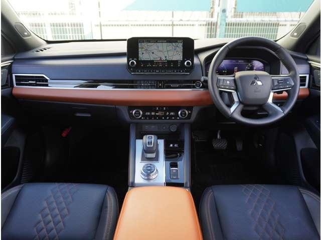 インパネ廻りの画像となります。車両評価証にてダッシュボードのり跡など、前ユーザー様がナビまたレーダーなど取り付けされていた車両もございます。評価証にてご確認頂くか現車確認をお勧めさせて頂きます。