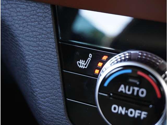 【シートヒーター】エアコンより早く温まってくれるので寒がりの人も快適です。エアコンの温風は乾燥するから苦手、という方にもをおすすめです。