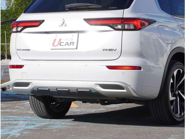 【クリアランスソナー】バンパーに付いたセンサーが障害物を検知。一定の距離に近づくとアラートで教えてくれます。狭い駐車スペースや車庫入れ時も安心です。