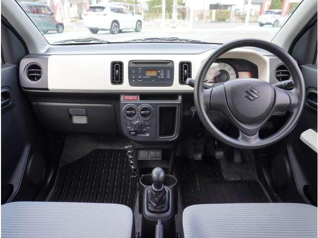 アルト Ｆ　５速ＭＴ　純正ＣＤプレーヤー　横滑り防止装置　ダブルエアバック　キーレスエントリーシステム　横滑防止　パワステ　運転席エアバッグ　ＡＣ　ＡＢＳ　パワーウインドー（7枚目）