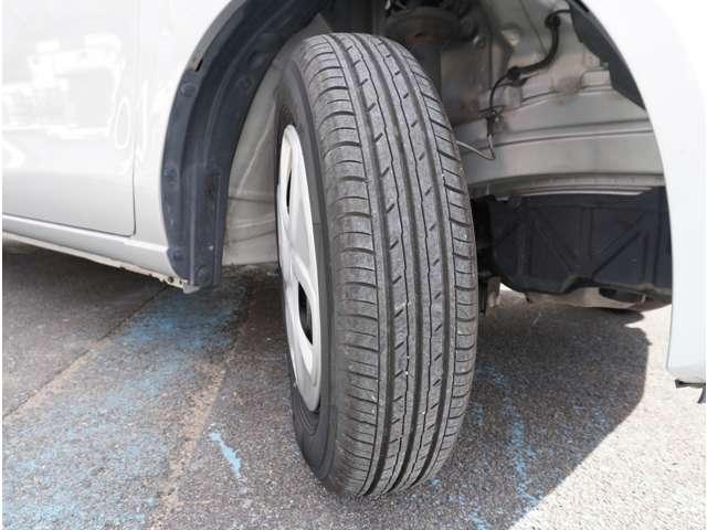 アルト Ｆ　５速ＭＴ　純正ＣＤプレーヤー　横滑り防止装置　ダブルエアバック　キーレスエントリーシステム　横滑防止　パワステ　運転席エアバッグ　ＡＣ　ＡＢＳ　パワーウインドー（17枚目）