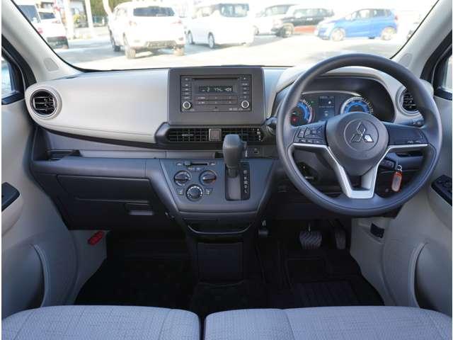 eKワゴン M 前後コーナーセンサー 純正CD 踏み間違い防止アシスト イモビライザー ETC パワーウィンドウ Pセンサー マニュアルエアコン バックカメラ キーレスエントリー 前席シートヒーター ASC パワステ(7枚目)