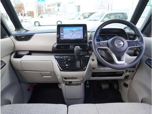 ルークス Ｘ　純正ナビ　地デジＴＶ　全方位モニター　アラモニ　前後衝突軽減ブレーキ　Ｐセンサー　地デジＴＶ　ＡＵＸ　ＤＶＤ再生　ＶＤＣ　ＥＴＣ　スマートキー　キーフリー　ｉ－ｓｔｏｐ　フルオートエアコン　盗難防止（7枚目）