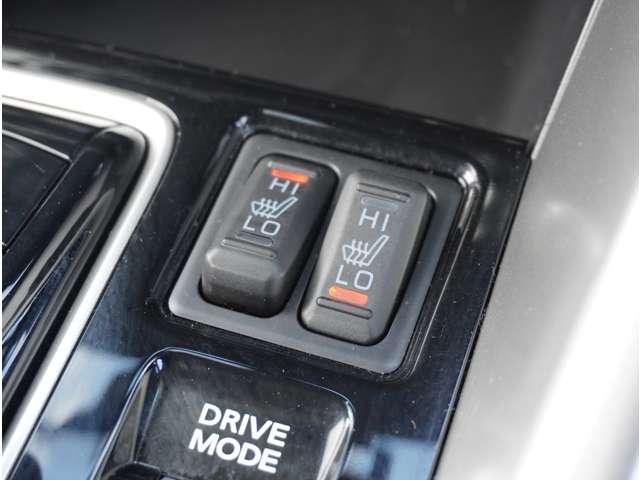 エクリプスクロスＰＨＥＶ Ｇ　ナビ　地デジＴＶ　バックカメラ　ＥＴＣ　ＬＥＤヘッドランプ　衝突被害軽減システム　ＤＶＤ再生　オートクルーズコントロール　ＥＴＣ車載器　フルセグＴＶ　クリアランスソナー　バツクカメラ　４ＷＤ　ＡＢＳ（14枚目）