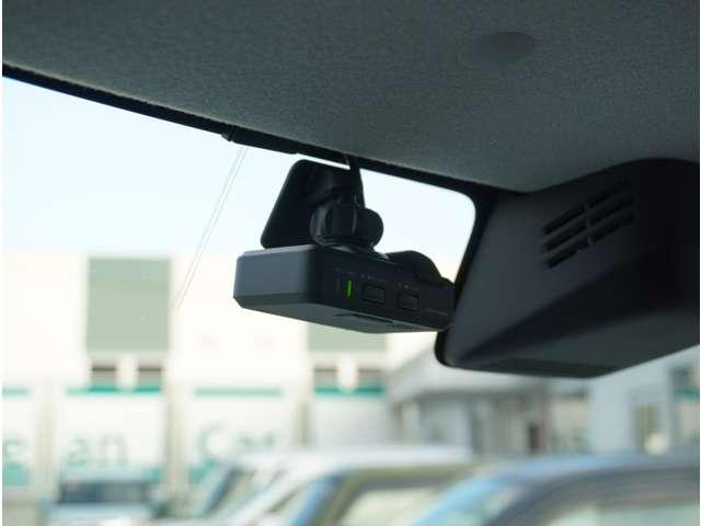 �y�h���C�u���R�[�_�[�z���S�E���S�ȃJ�[���C�t�ɕK�{�̃h���C�u���R�[�_�[�𑕔��B������^�]�⎖�̂ɑ��������ۂ̏󋵂��f���ŋL�^���A����̃��X�N�ɔ����܂��B