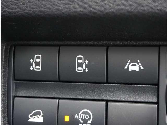 �y�d���X���C�h�h�A�z�{�^�������������ŃX���C�h�h�A�̊J���\�B�������L�[����̑�����\�B���q�l������Ă��鎞�E���肢���ς��̉ו��������Ă鎞�Ȃǔ��ɖ𗧂��܂��B