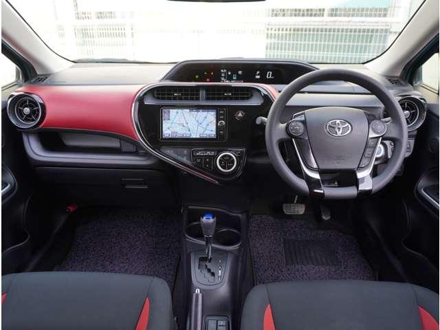 アクア Ｓ　Ｔ－Ｃｏｎｎｅｃｔナビ　地デジＴＶ　バックカメラ　セキュリティー　キーレススタート　両席エアバッグ　バックモニタ　ＡＴエアコン　ＶＳＣ　地デジテレビ　ＬＥＤヘットライト　運転席エアバッグ　ＥＴＣ付（7枚目）