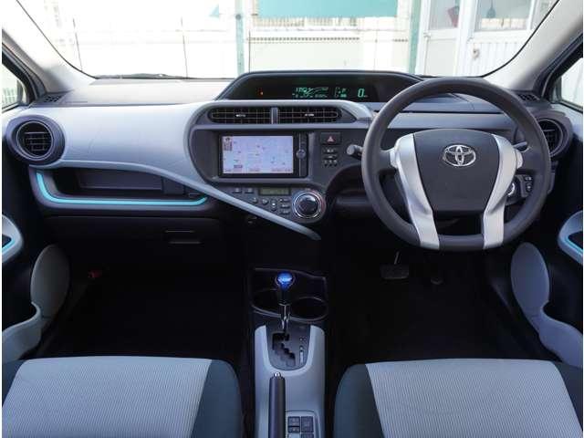 アクア Ｓ　ナビ　シートヒーター　フルセグＴＶ　ｉ－ＳＴＯＰ　カーテンエアバッグ　Ｓヒーター　ＤＶＤプレーヤー　ＴＶ＆ナビ　助手席エアバッグ　キーレス付き　メディアプレイヤー接続　エアコン　地デジフルセグＴＶ（7枚目）