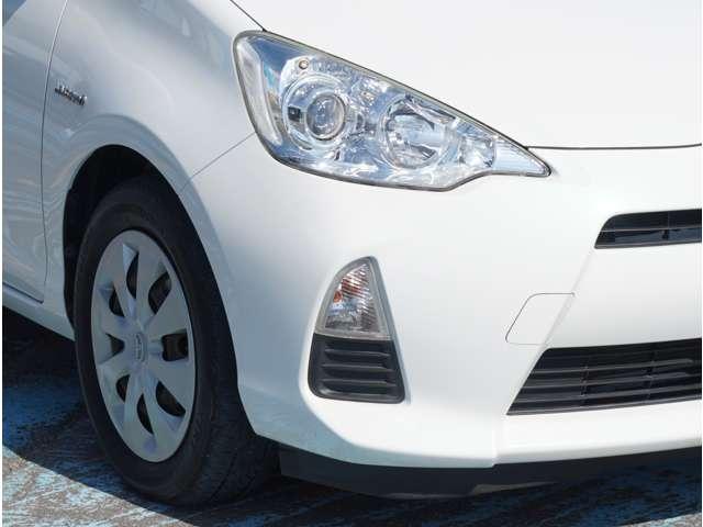 アクア Ｓ　ナビ　シートヒーター　フルセグＴＶ　ｉ－ＳＴＯＰ　カーテンエアバッグ　Ｓヒーター　ＤＶＤプレーヤー　ＴＶ＆ナビ　助手席エアバッグ　キーレス付き　メディアプレイヤー接続　エアコン　地デジフルセグＴＶ（12枚目）