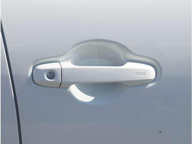 アクア Ｓ　ナビ　シートヒーター　フルセグＴＶ　ｉ－ＳＴＯＰ　カーテンエアバッグ　Ｓヒーター　ＤＶＤプレーヤー　ＴＶ＆ナビ　助手席エアバッグ　キーレス付き　メディアプレイヤー接続　エアコン　地デジフルセグＴＶ（16枚目）