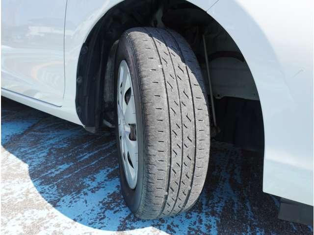 アクア Ｓ　ナビ　シートヒーター　フルセグＴＶ　ｉ－ＳＴＯＰ　カーテンエアバッグ　Ｓヒーター　ＤＶＤプレーヤー　ＴＶ＆ナビ　助手席エアバッグ　キーレス付き　メディアプレイヤー接続　エアコン　地デジフルセグＴＶ（18枚目）