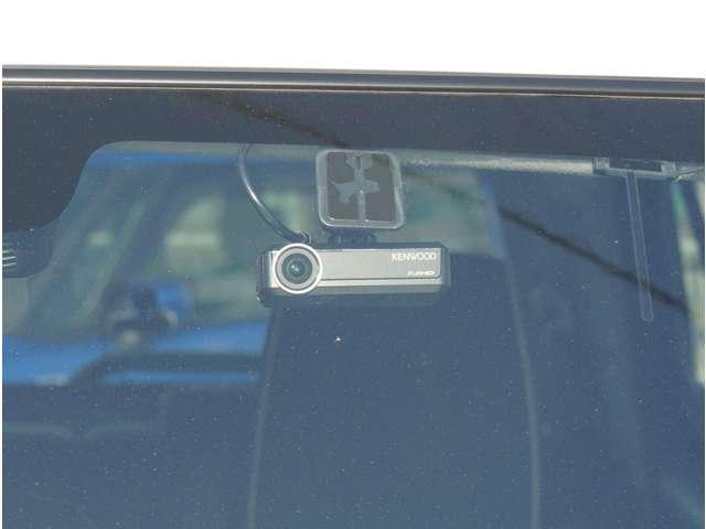 �y�h���C�u���R�[�_�[�z���S�E���S�ȃJ�[���C�t�ɕK�{�̃h���C�u���R�[�_�[�𑕔��B������^�]�⎖�̂ɑ��������ۂ̏󋵂��f���ŋL�^���A����̃��X�N�ɔ����܂��B