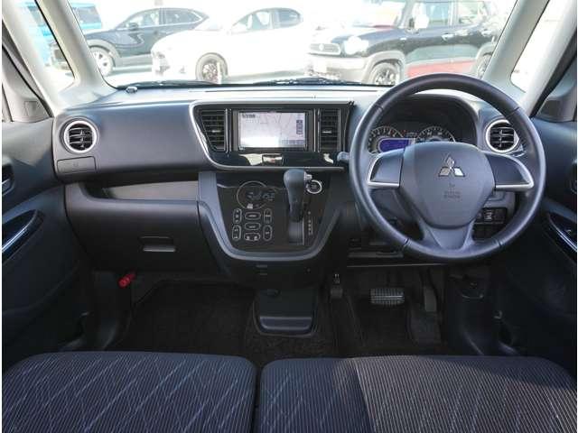 �C���p�l���̉摜�ƂȂ�܂��B�ԗ��]���؂ɂă_�b�V���{�[�h�̂�ՂȂǁA�O���[�U�[�l���i�r�܂����[�_�[�Ȃǎ��t������Ă����ԗ����������܂��B�]���؂ɂĂ��m�F���������Ԋm�F�������߂����Ē����܂��B