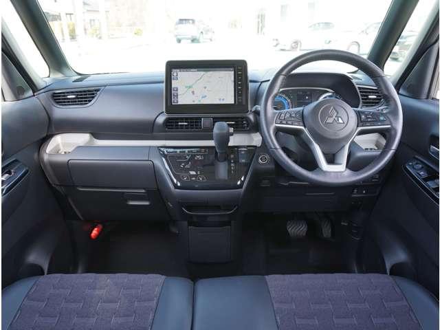 �C���p�l���̉摜�ƂȂ�܂��B�ԗ��]���؂ɂă_�b�V���{�[�h�̂�ՂȂǁA�O���[�U�[�l���i�r�܂����[�_�[�Ȃǎ��t������Ă����ԗ����������܂��B�]���؂ɂĂ��m�F���������Ԋm�F�������߂����Ē����܂��B