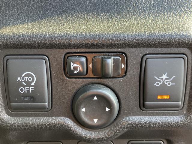 ノート メダリスト　Ｘ　衝突軽減ブレーキ　レーンアシスト　横滑り防止装置　アイドリングストップ　アラウンドビューモニター　純正ナビ地デジＴＶ　Ｂｌｕｅｔｏｏｔｈ　インテリジェントキー　プッシュスターター　ＨＩＤヘッドライト（5枚目）