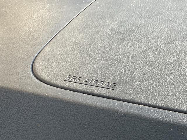 ノート メダリスト　Ｘ　衝突軽減ブレーキ　レーンアシスト　横滑り防止装置　アイドリングストップ　アラウンドビューモニター　純正ナビ地デジＴＶ　Ｂｌｕｅｔｏｏｔｈ　インテリジェントキー　プッシュスターター　ＨＩＤヘッドライト（18枚目）