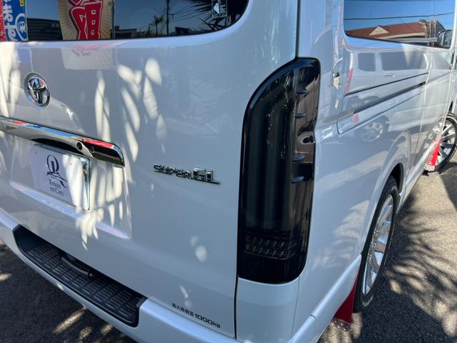 ハイエースバン スーパーＧＬ　ダークプライム　ディーゼル　社外ナビ　Ｂカメラ　ドラレコ　両側パワースライド　シートカバー　社外ＡＷ　ベットキット　社外テールライト　ＬＥＤライト（11枚目）